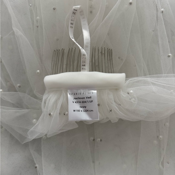 Untamed Petals Jackson Veil - Picture 6 of 7